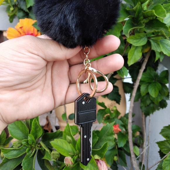 Self defense Keychain ( pick your color) - Picture 7 of 11